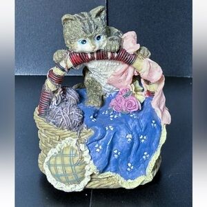 Vintage Tabby Cat In Basket Resin Music Box Whimsical Plays Its A Small World